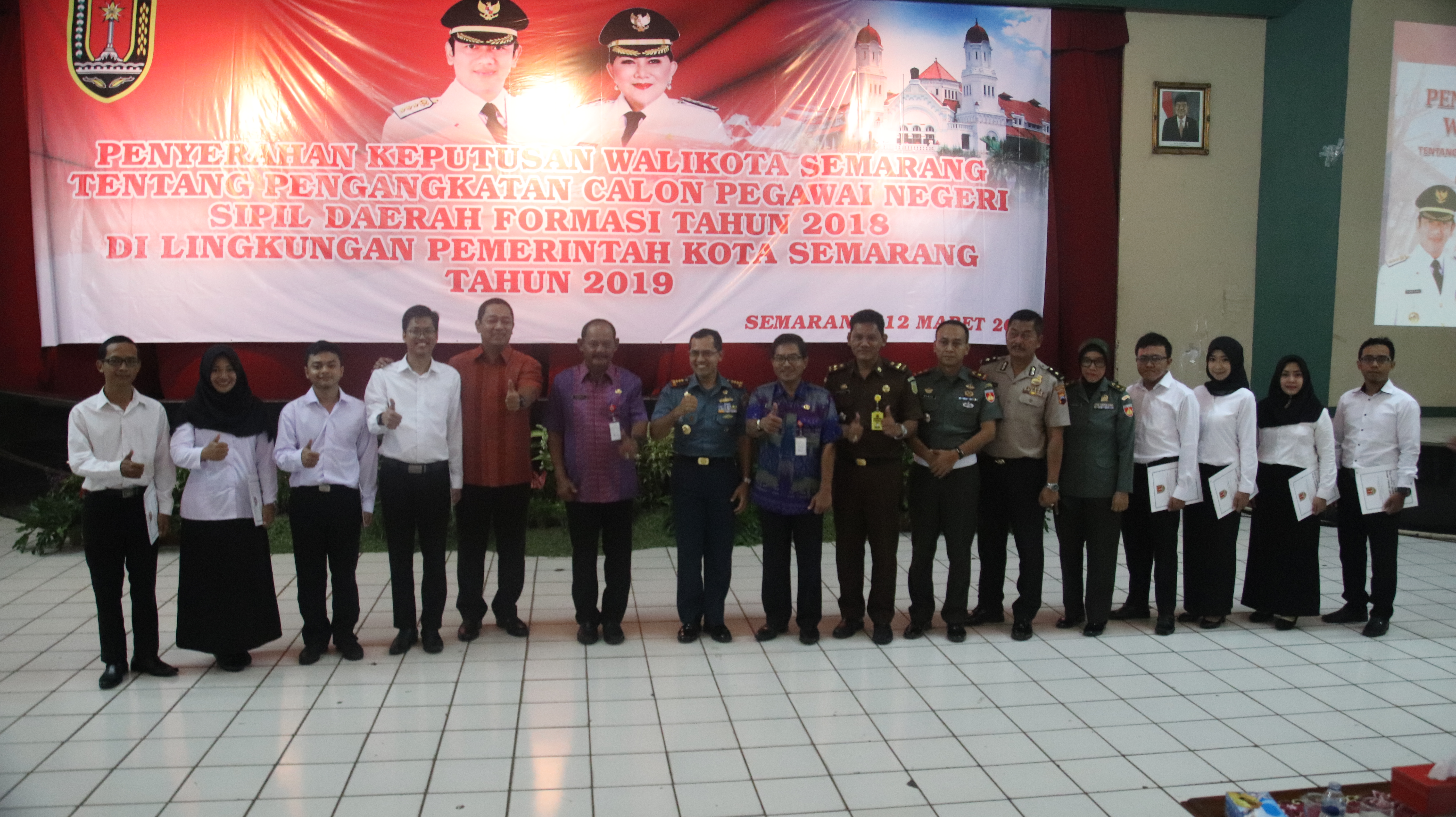 Penyerahan Surat Keputusan Walikota Semarang tentang Pengangkatan Calon Pegawai Negeri Sipil Daerah Formasi Tahun 2018 di Lingkungan Pemerintah Kota Semarang